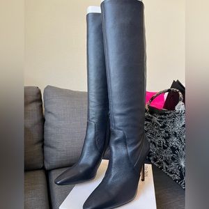 VINCE CAMUTO NBW NAVY KNEE BOOTS